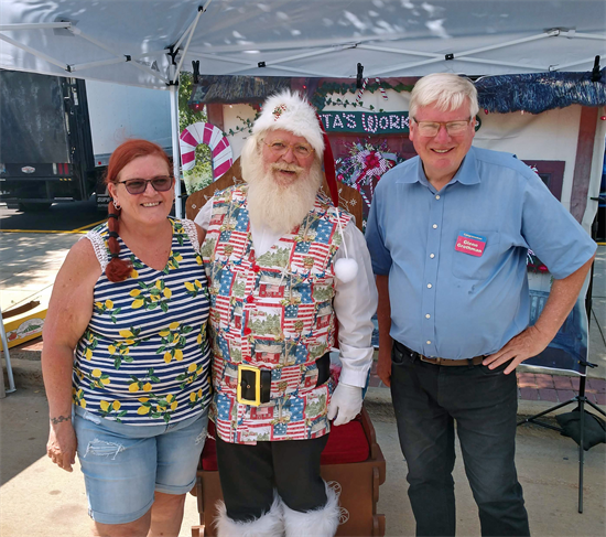 Oshkosh Farmers Market with Santa